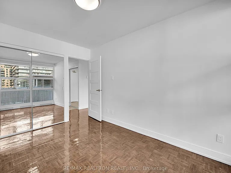 33 Isabella St #311 — Photo 8