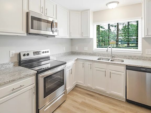 2nd image of 3937 Avilla Pl