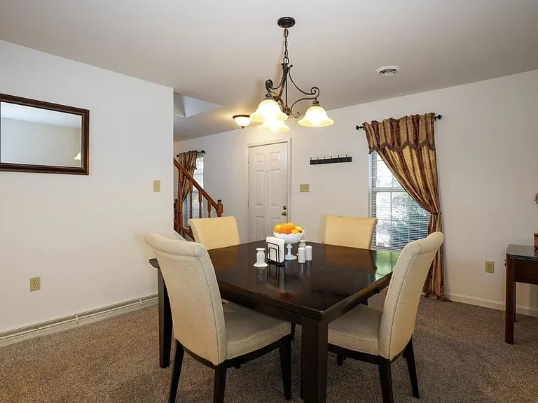 900 Skyview Dr — Photo 3