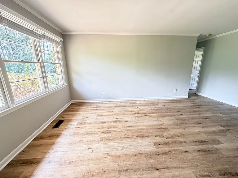 1107 W Park Ave — Photo 12