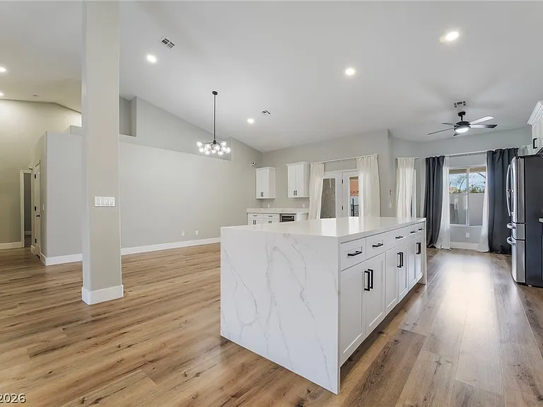 9171 W Viking Rd — Photo 19