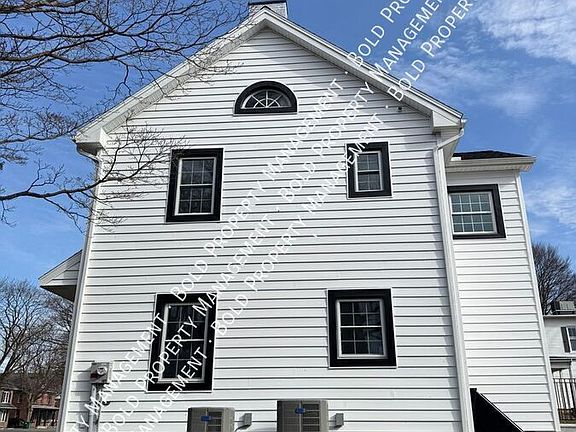 4th image of 135 N Sheridan Rd