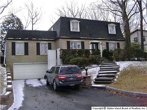 3rd image of 90 Portsmouth Ave