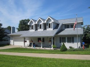 2115 Winfield Dr, Reedsburg, WI 53959