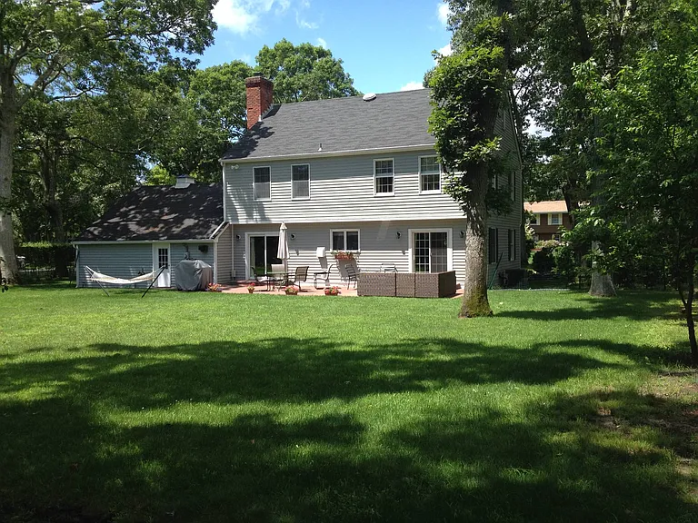 11 Oak Ln — Photo 2