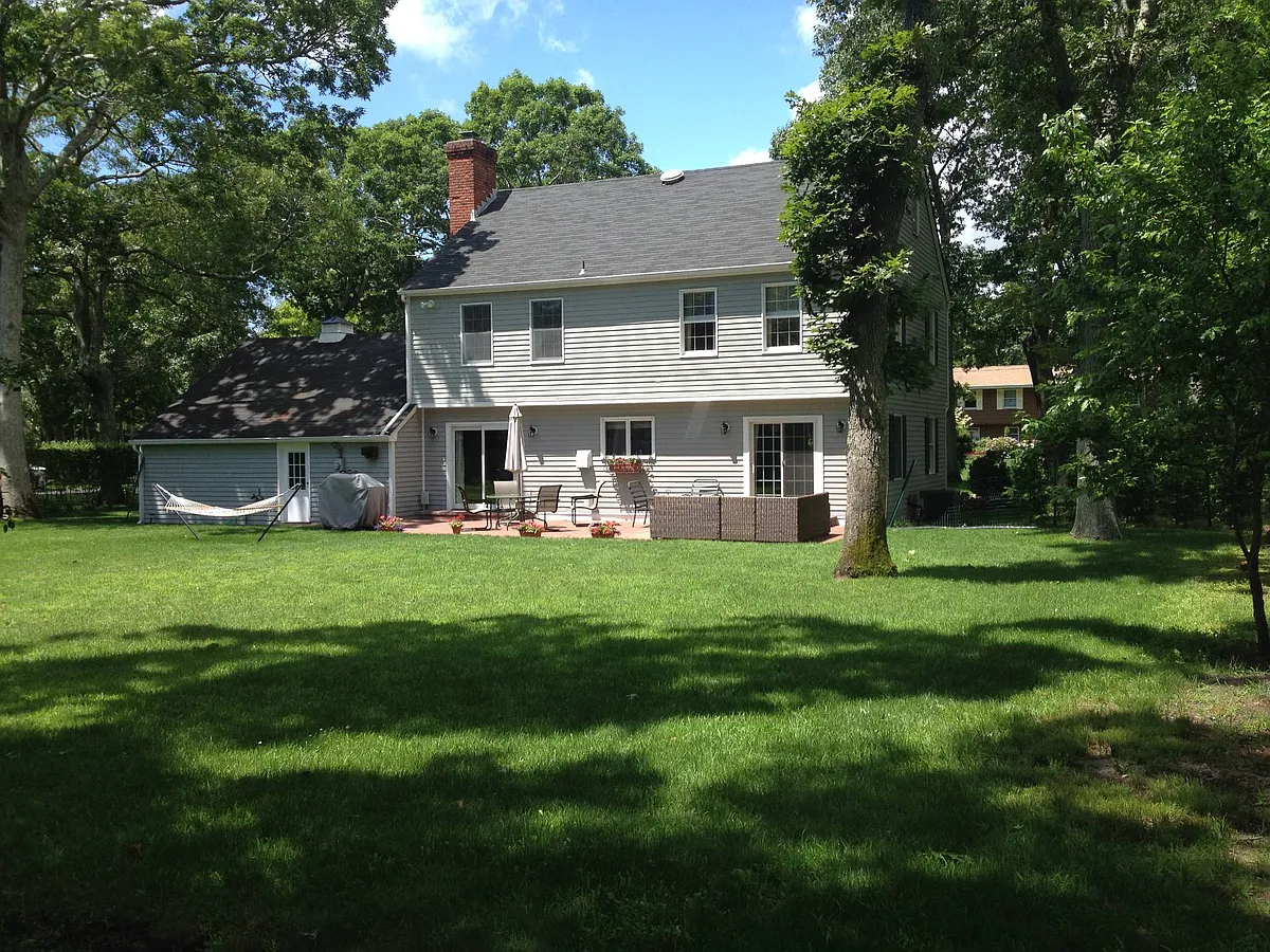 Building Photo - 11 Oak Ln