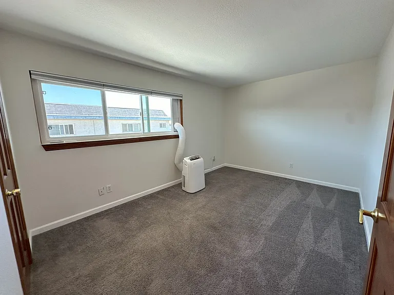 152 Glover Ave #C — Photo 11