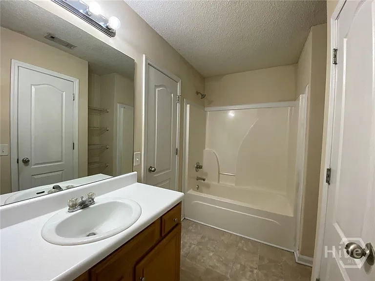 106 Bridgewater Cir — Photo 8