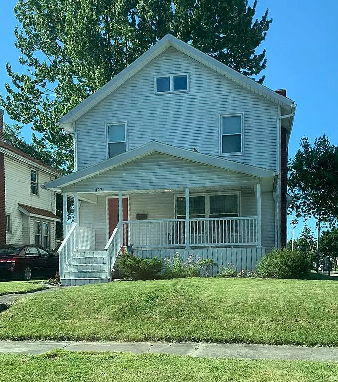 1127 E Church St photo 1