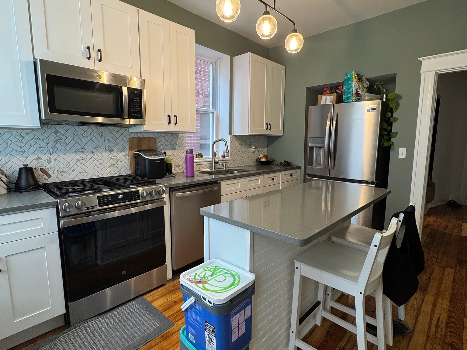 2 bed, 1100 sqft, $1,200 — Photo 3