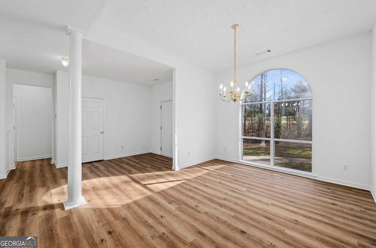 4 bed, 2.5 bath, 2397 sqft, $2,999 — Photo 4