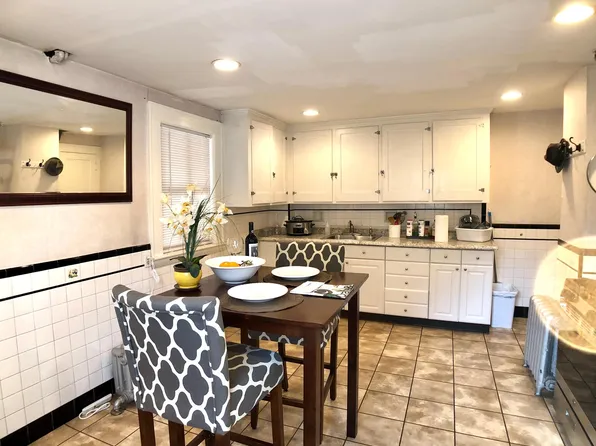 (undisclosed Address), Newton, MA 02458