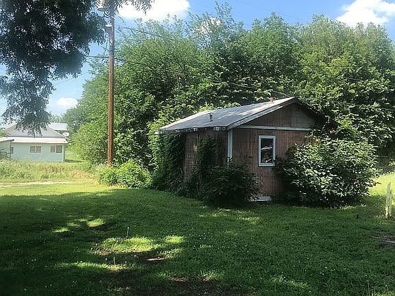 5th image of 511 SW H Ave