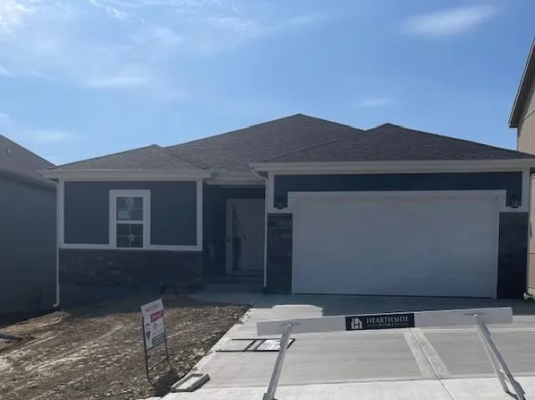 16055 Ryan Cir, Parkville, MO 64152