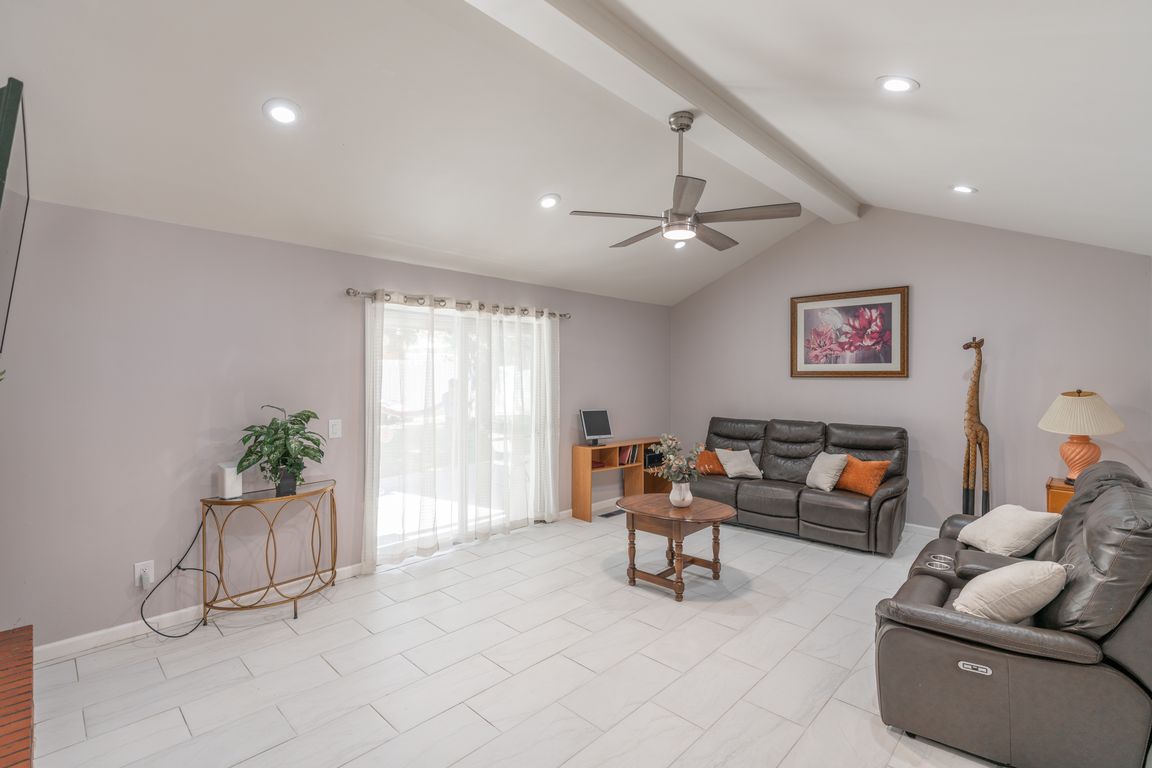 next background image