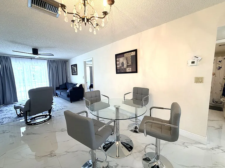 7050 Nantucket Cir #6 — Photo 6