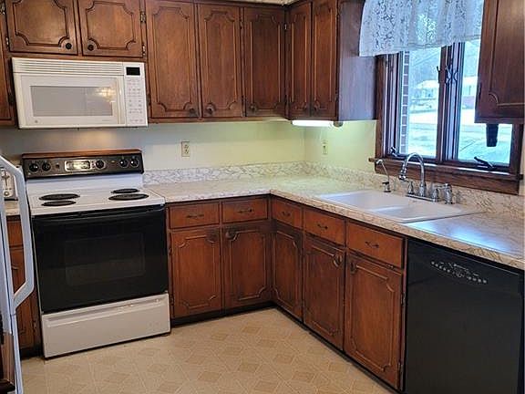 2nd image of 876 Lynita Dr
