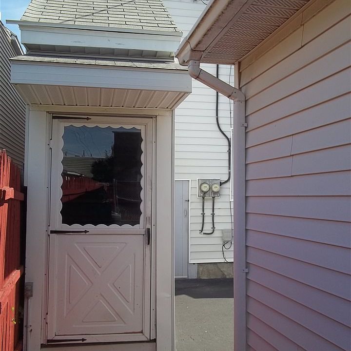 2nd image of 2317 3rd Ave