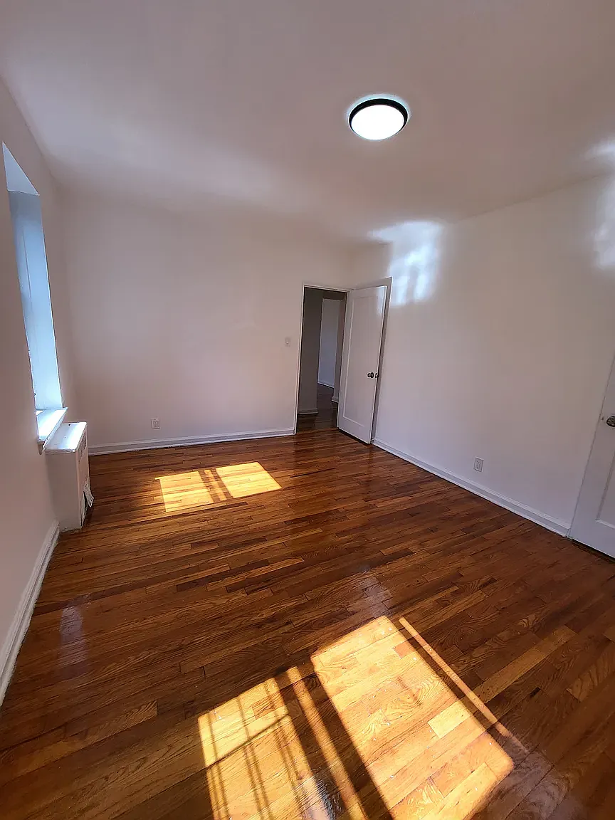 1275 East 5th Street — Photo 2