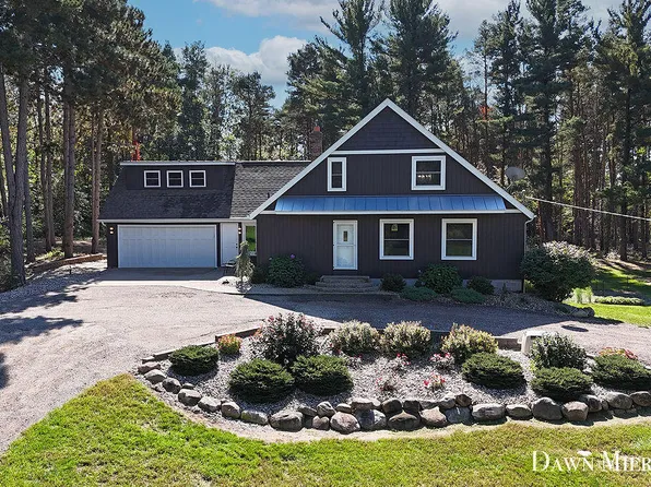 8384 Baldwin St, Zeeland, MI 49464