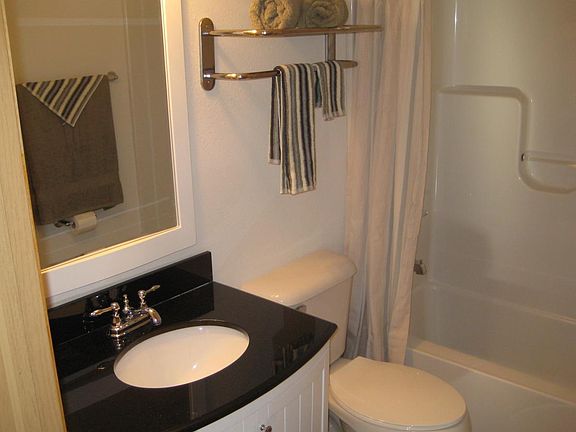 4th image of 211 Washington St #215211