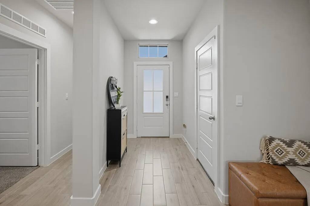 4 bed, 2.0 bath, 2271 sqft, $3,300 — Photo 2