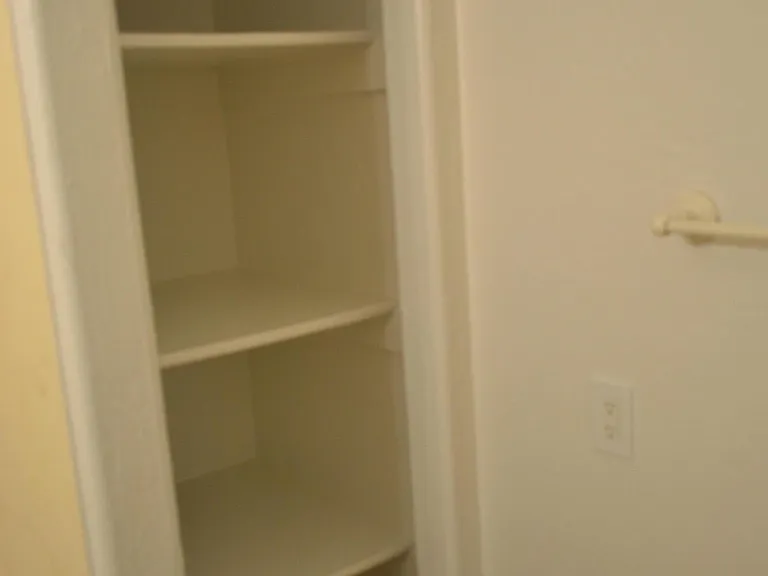 137 W Macarthur St #B2 — Photo 11