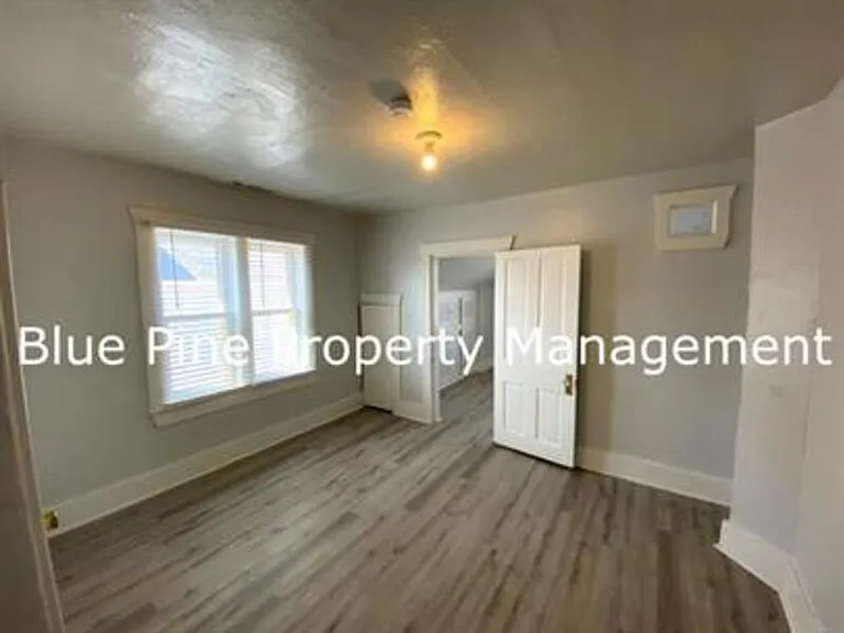 252 N Shilling Ave #4 — Photo 9
