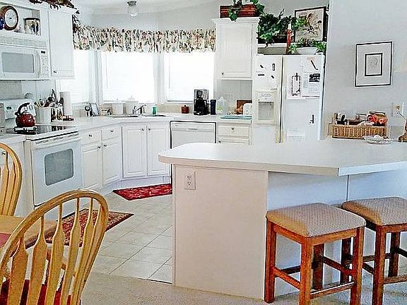 2nd image of 915 Mahogany Bend Dr