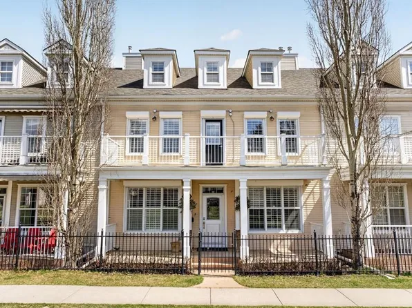 24 W Ypres Mews SW, Calgary, AB T2T 6L2
