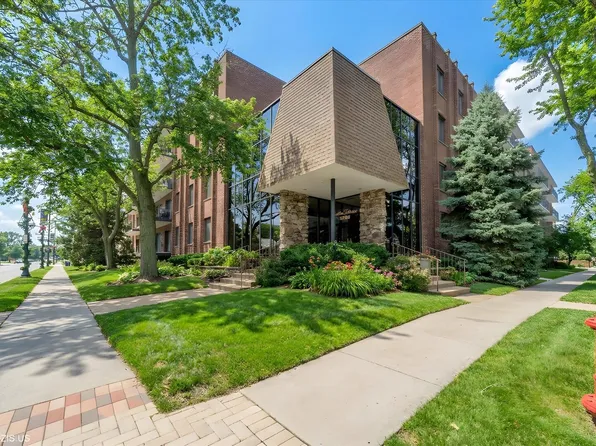 5200 Oakton St APT 102, Skokie, IL 60077