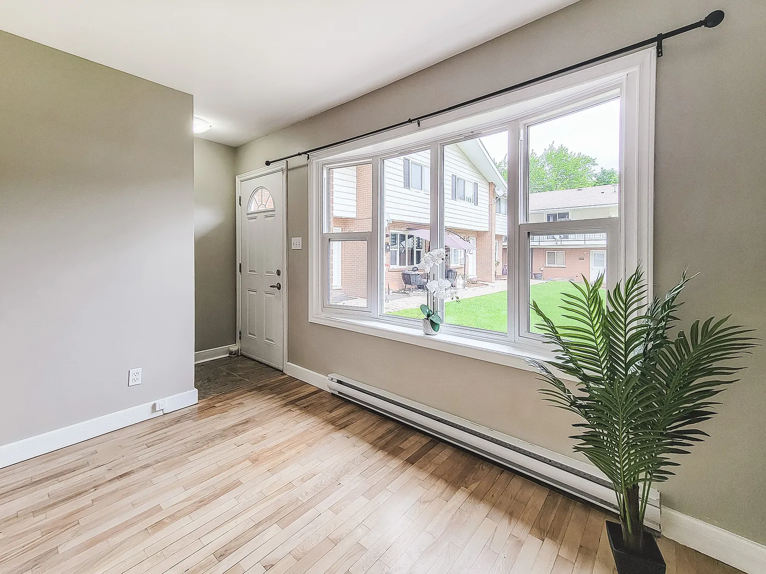 Parkland Village - 14 John St - Choose your rent level - Call for Details - Parking included — Photo 3