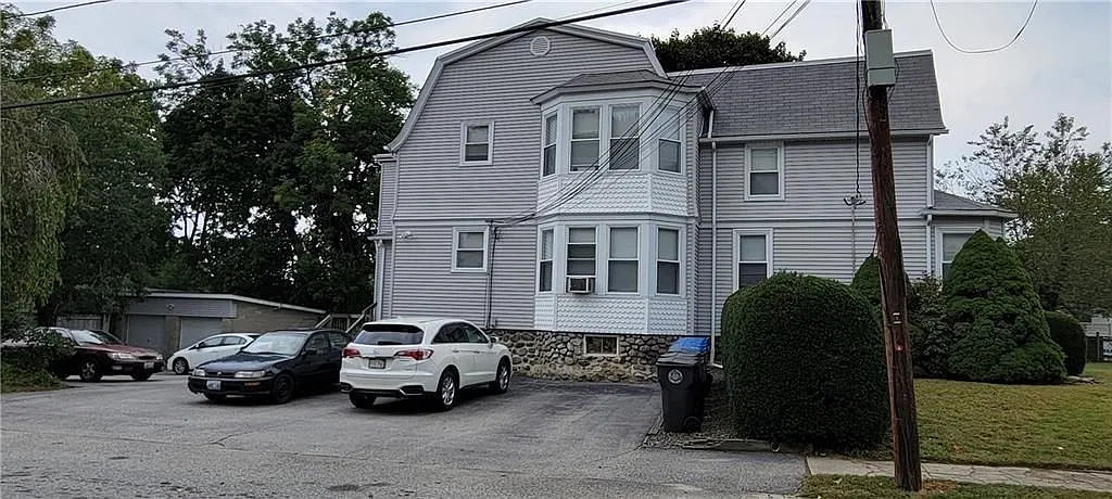 2215 Cranston St — Photo 4