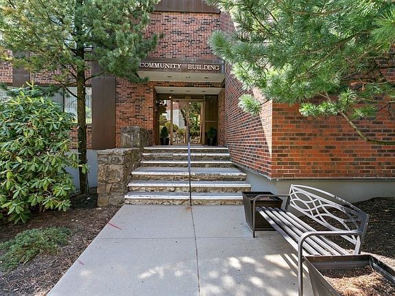 2nd image of 1008 Paradise Rd APT 2E