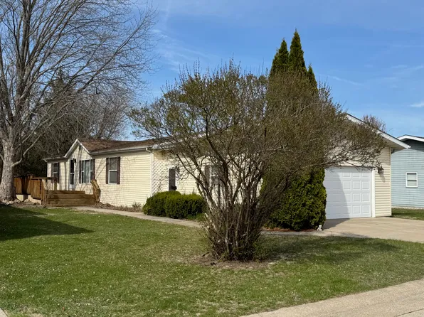 3703 E Wood Ct, Belvidere, IL 61008