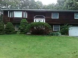 18 Terapin St, Mastic, NY 11950