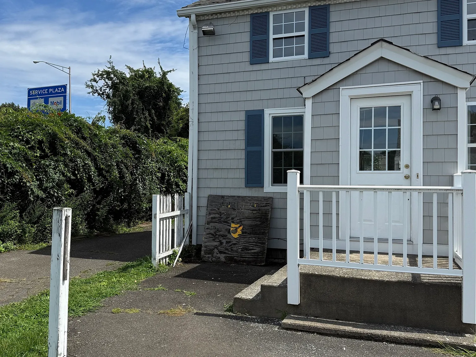 4 bed, 2.0 bath, 1000 sqft, $3,700 — Photo 1