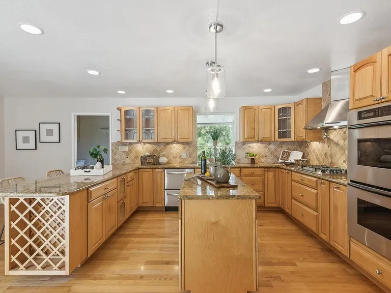 17474 Lakeview Dr — Photo 5
