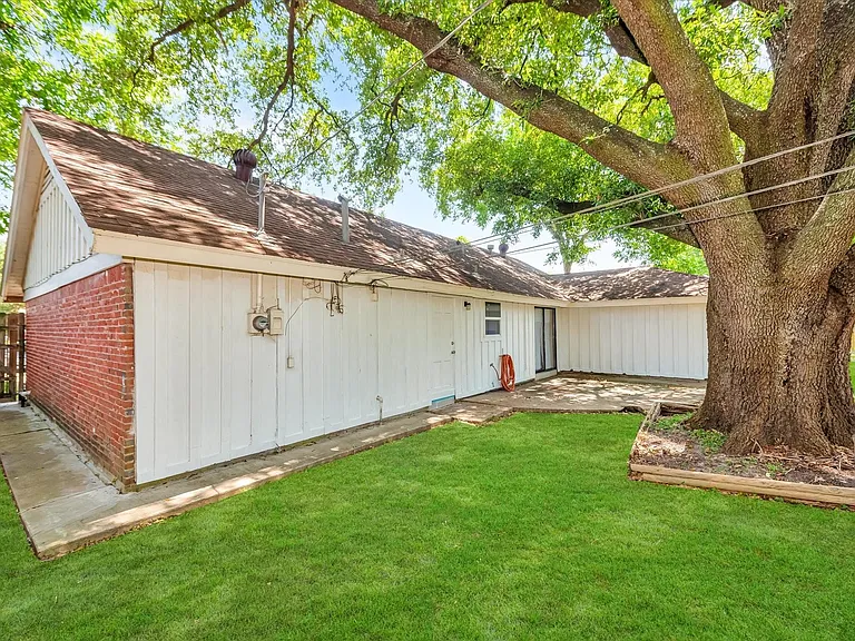 7119 Bellaire Blvd — Photo 32
