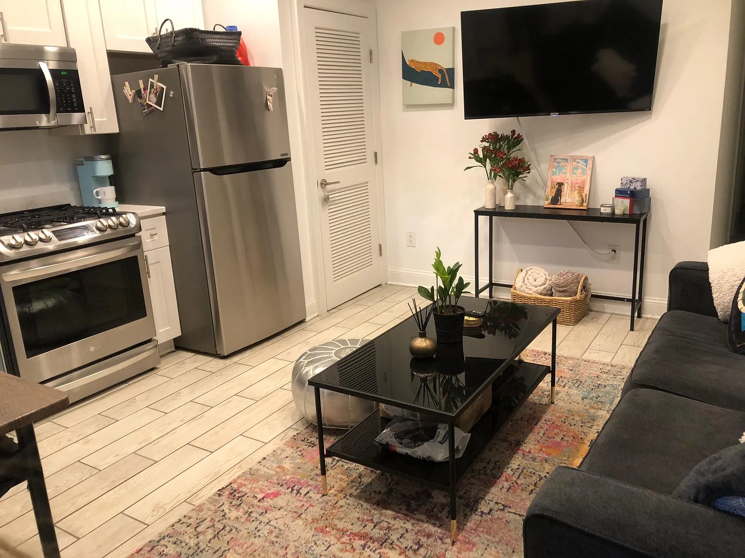 2 bed, 700 sqft, $2,350 — Photo 3