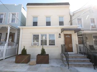 5421 68th St, Maspeth, NY 11378
