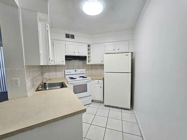 210 Lake Pointe Dr #209 — Photo 4