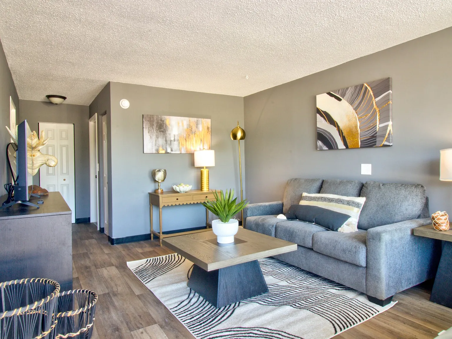 Blossom Suite | Furnished & Unfurnished | $800 Monthly plus $200 for Utilities — Photo 3