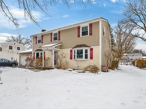 3rd image of 21 Squirrels Heath Rd