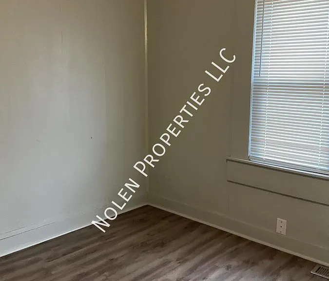 410 W Pine Ave — Photo 17