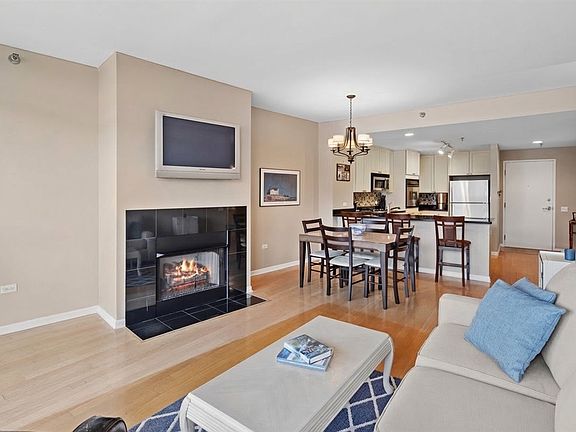 4th image of 1515 S Prairie Ave Unit 608