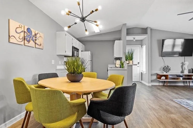2 bed, 1100 sqft, $2,100 — Photo 4