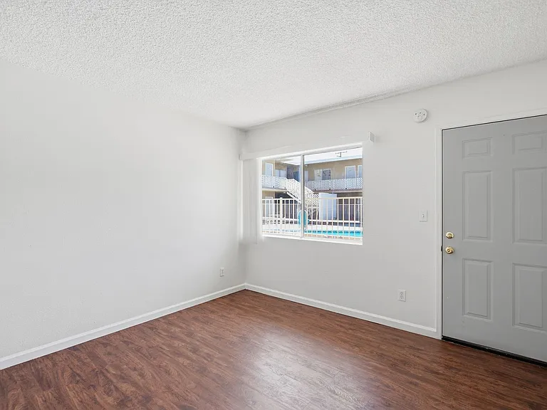 475 E Foothill Blvd — Photo 2