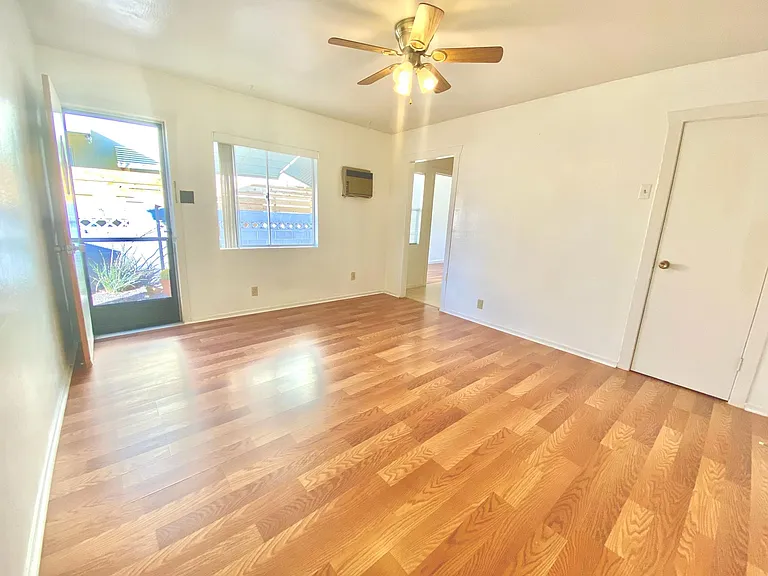 521 Avenue L — Photo 3