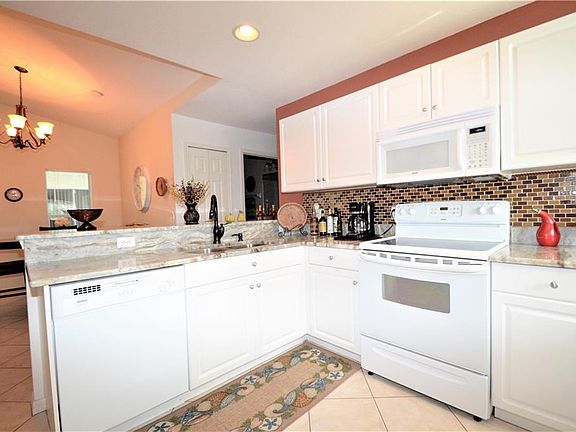 5th image of 1084 Madeira St